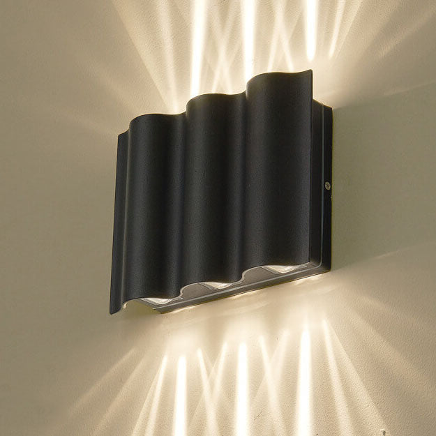 Ravielle Weatherproof Wave Aluminum LED Outdoor Wall Light for Patio and Entryway