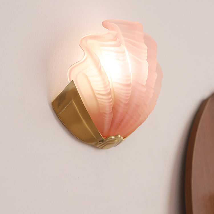Kirielle Art Deco Brass Wall Sconce with Shell-Shaped Glass Shade for Bedroom