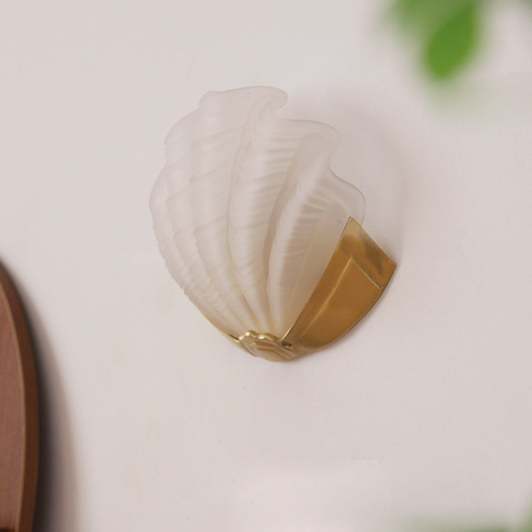 Kirielle Art Deco Brass Wall Sconce with Shell-Shaped Glass Shade for Bedroom