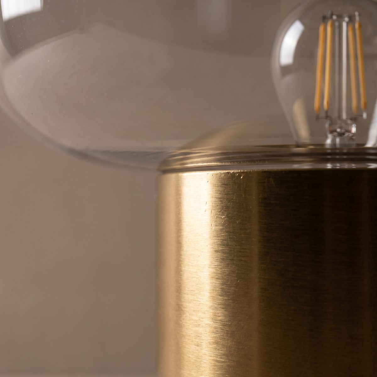 Vercelli table lamp macro detail, machined aluminum meeting transparent glass