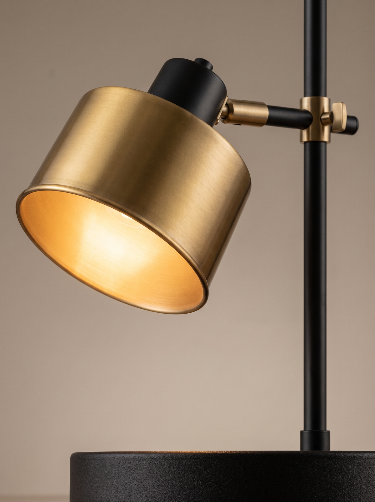 Sablette close up, Light on Your Terms