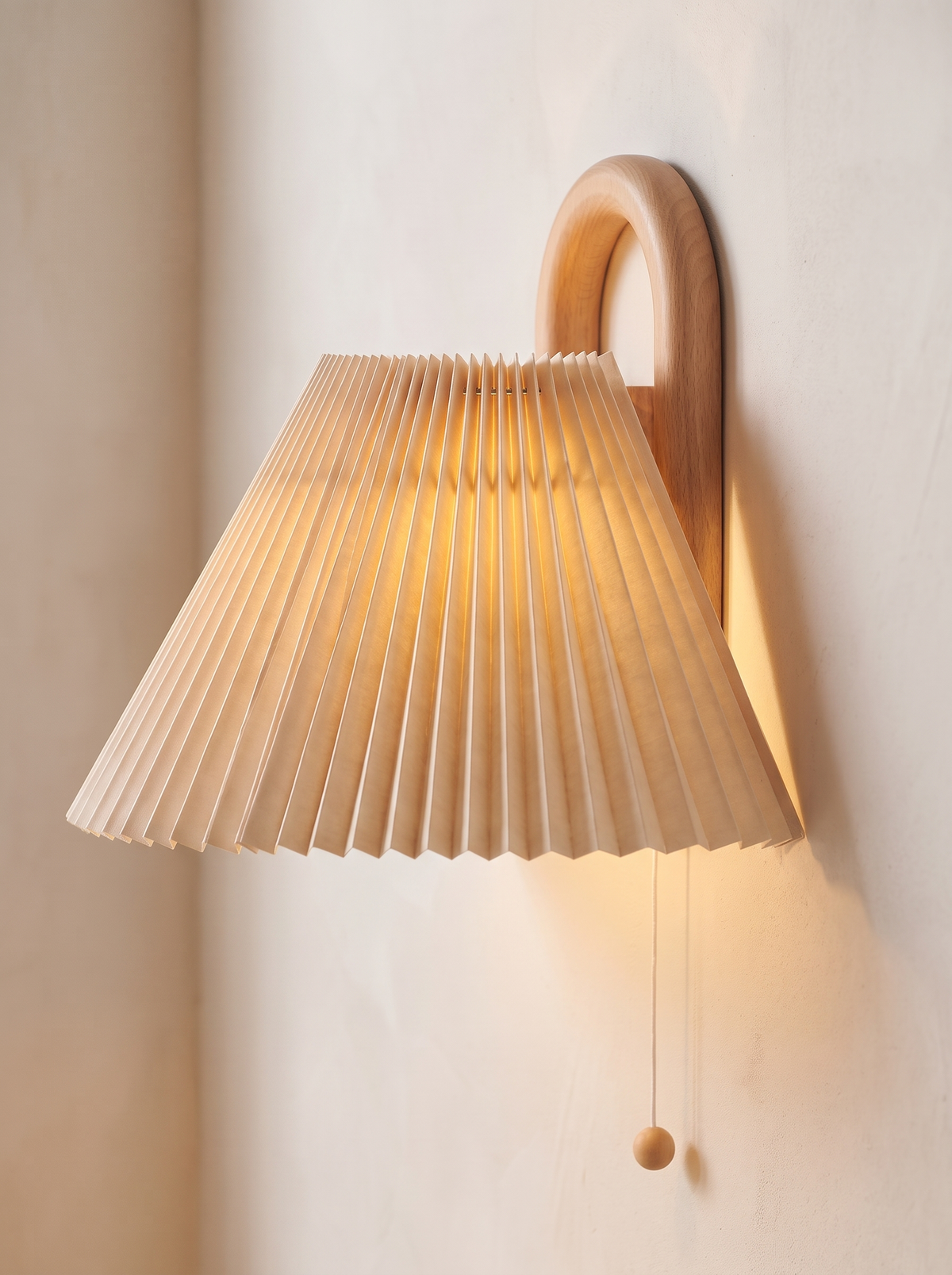 Halcyra wall sconce close up, Grain, Uninterrupted