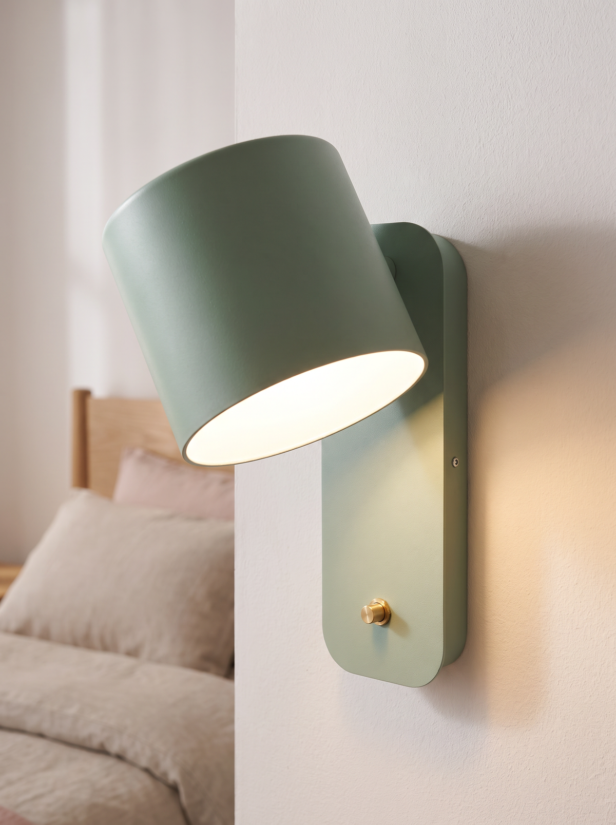 Odalys wall sconce close up, Guiding Light