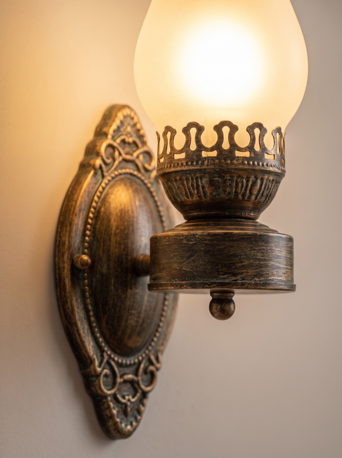 Briolette wall sconce close up, Focused Warmth