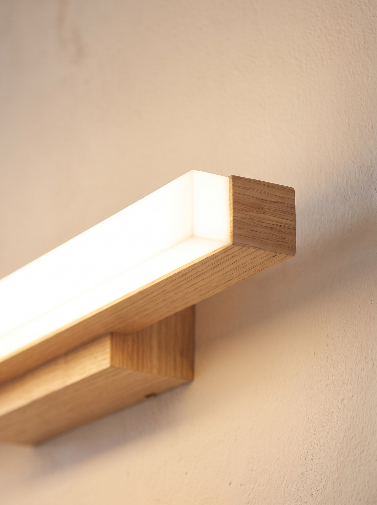 Iridelle wall sconce close up, Grain, Uninterrupted