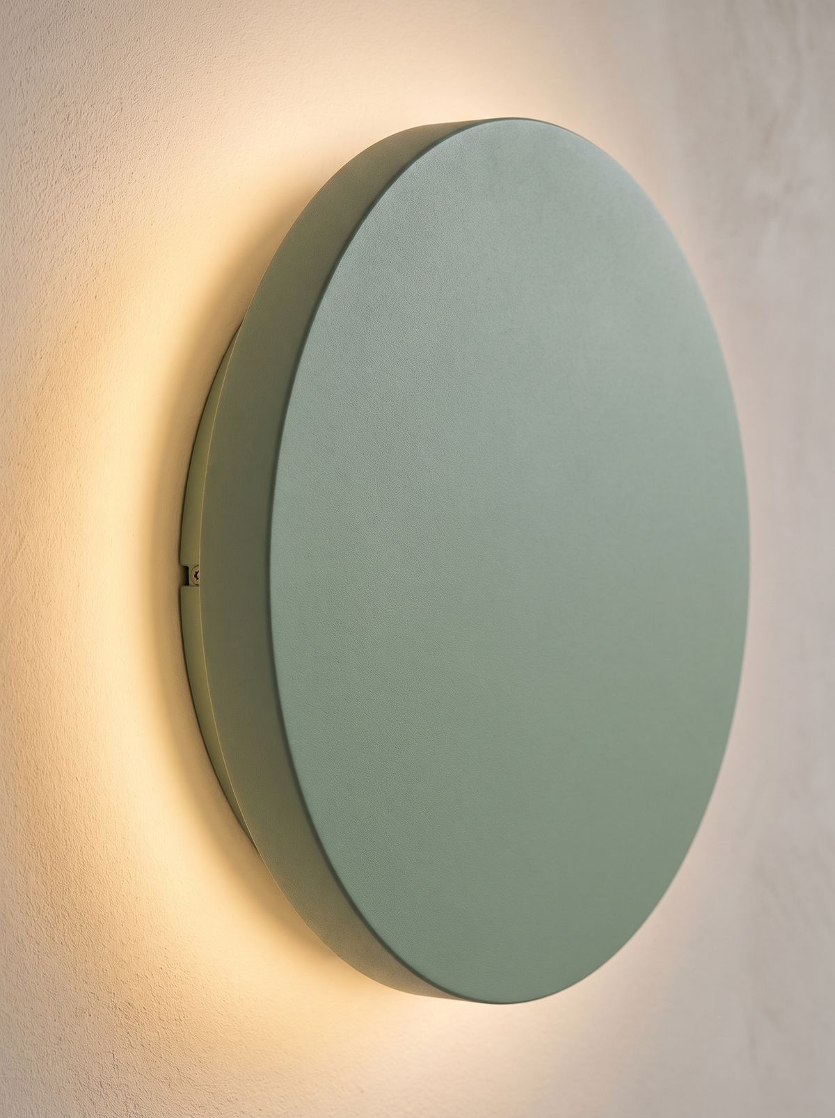 Tivorelle wall sconce close up, The Cool Warm Glow