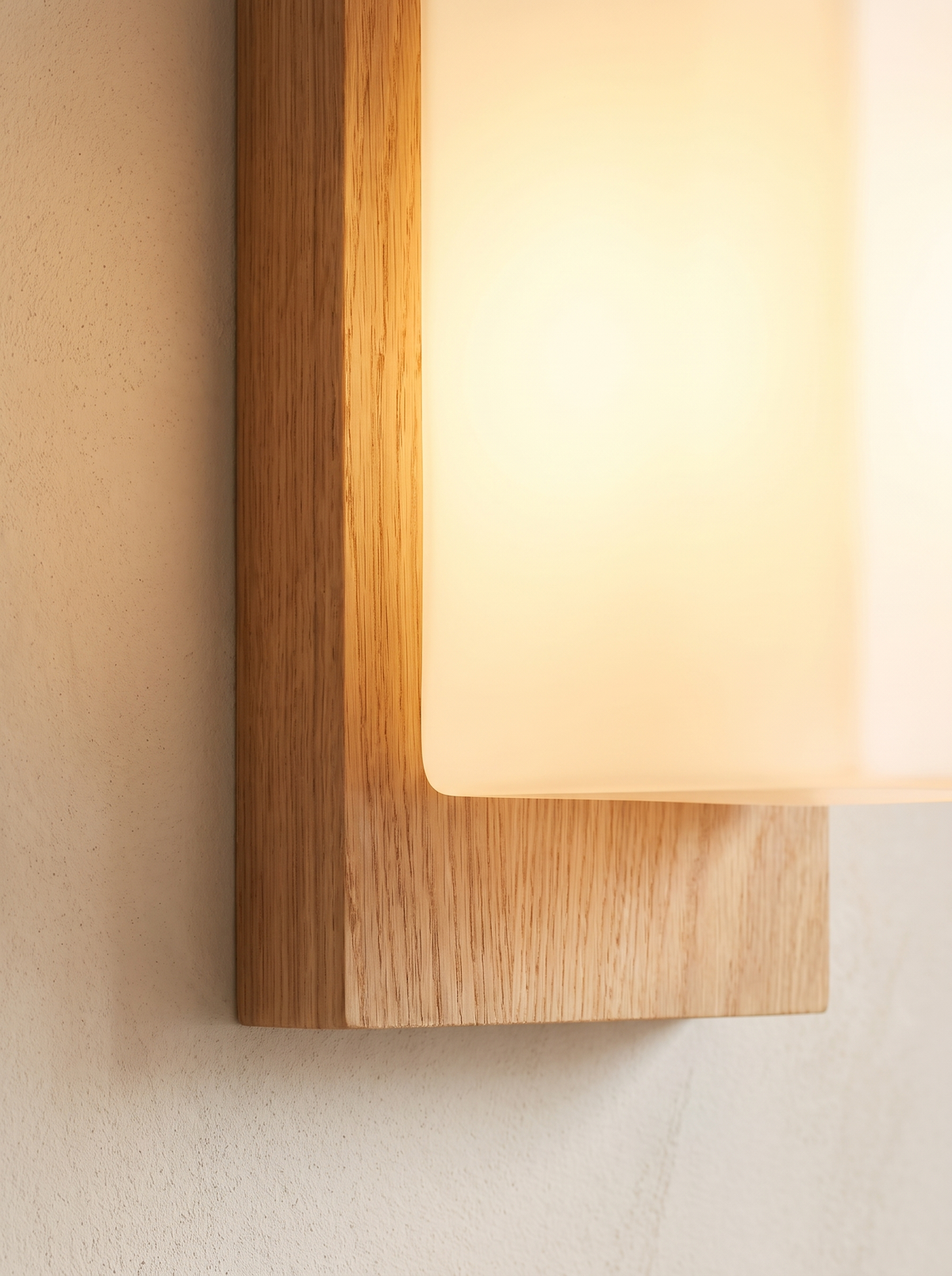 Yseulte wall sconce close up, Guiding Light