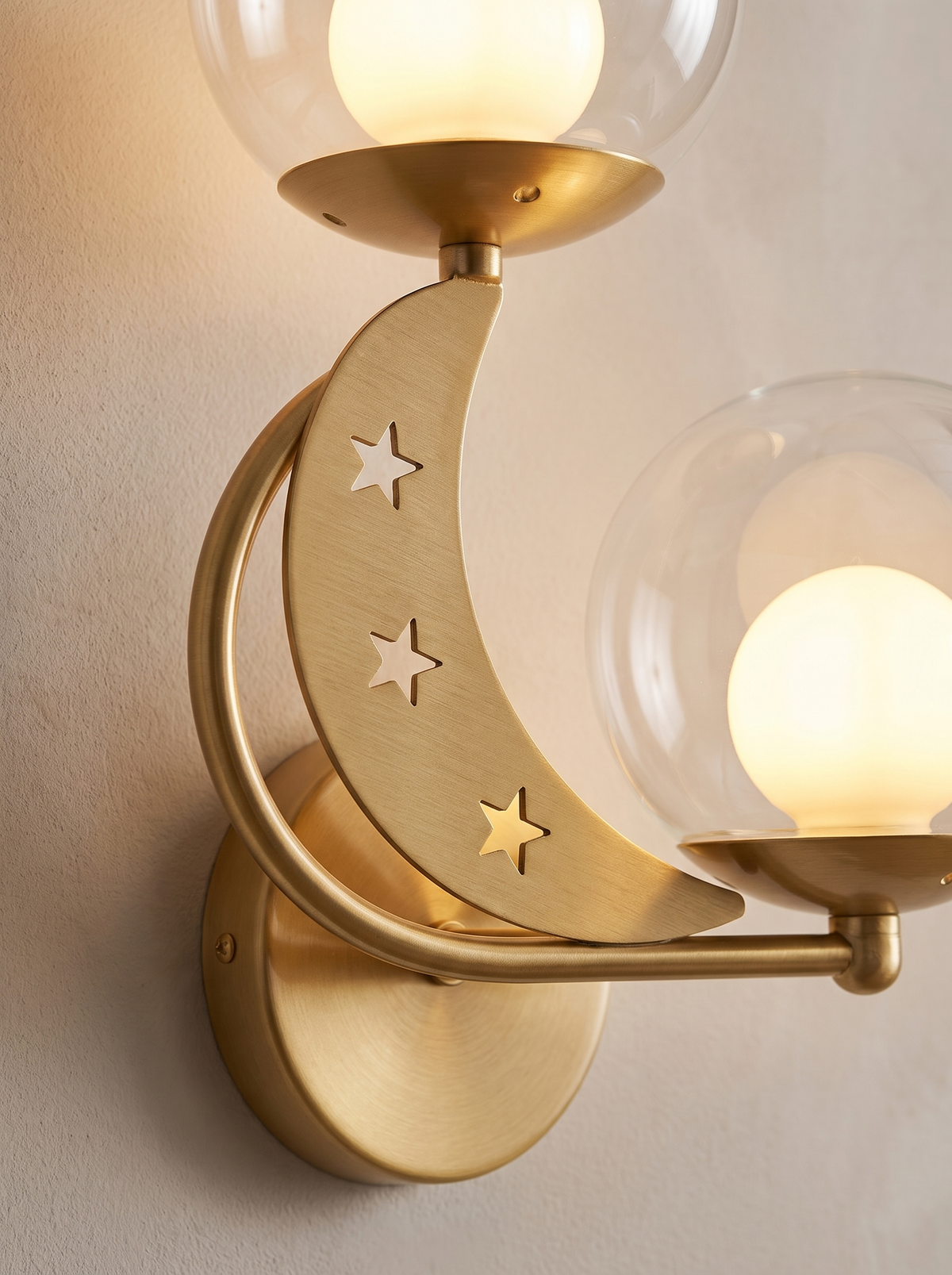 Zabrielle wall sconce close up, Sculpted in Iron