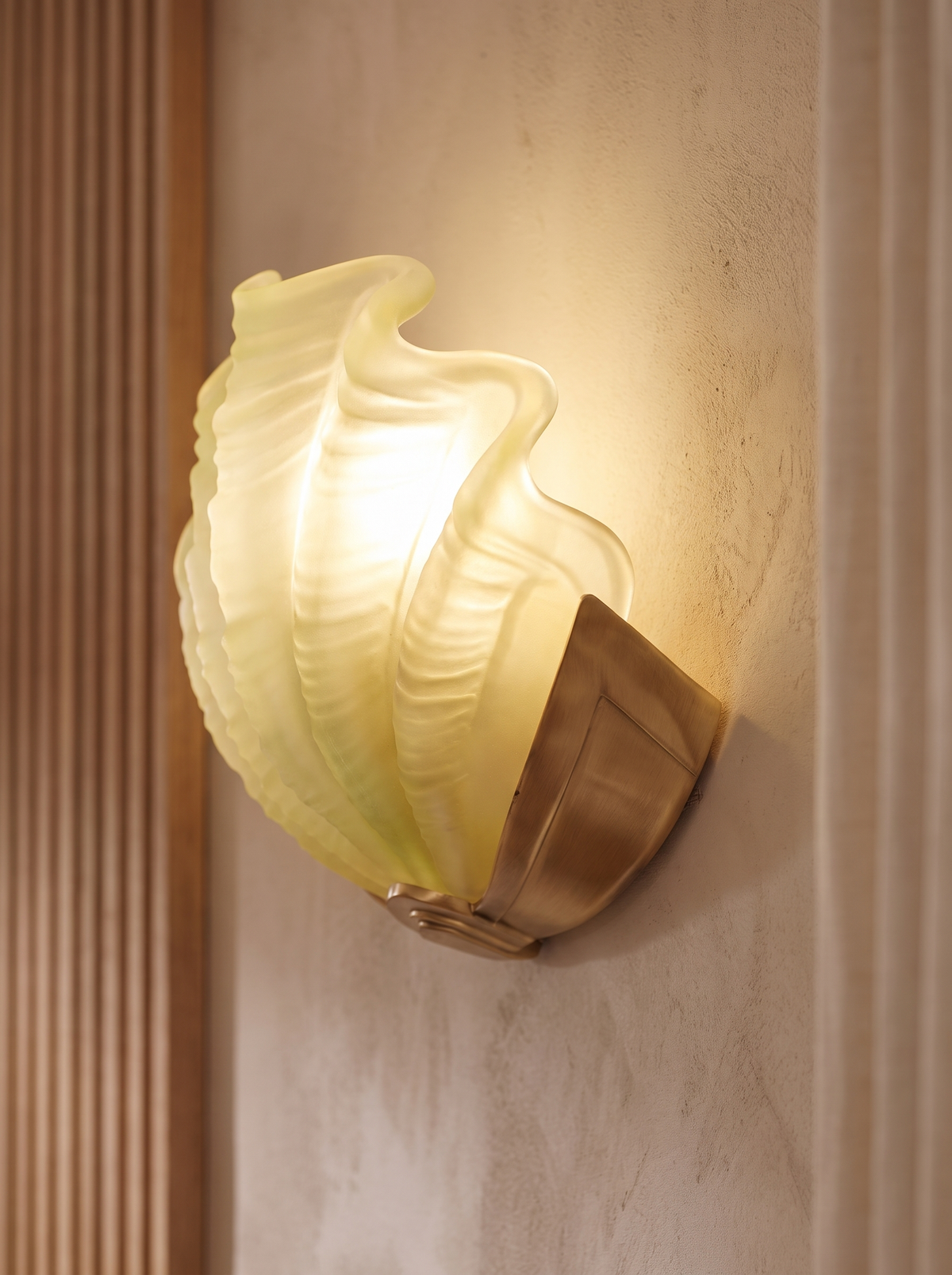 Kirielle wall sconce close up, Frame the Room